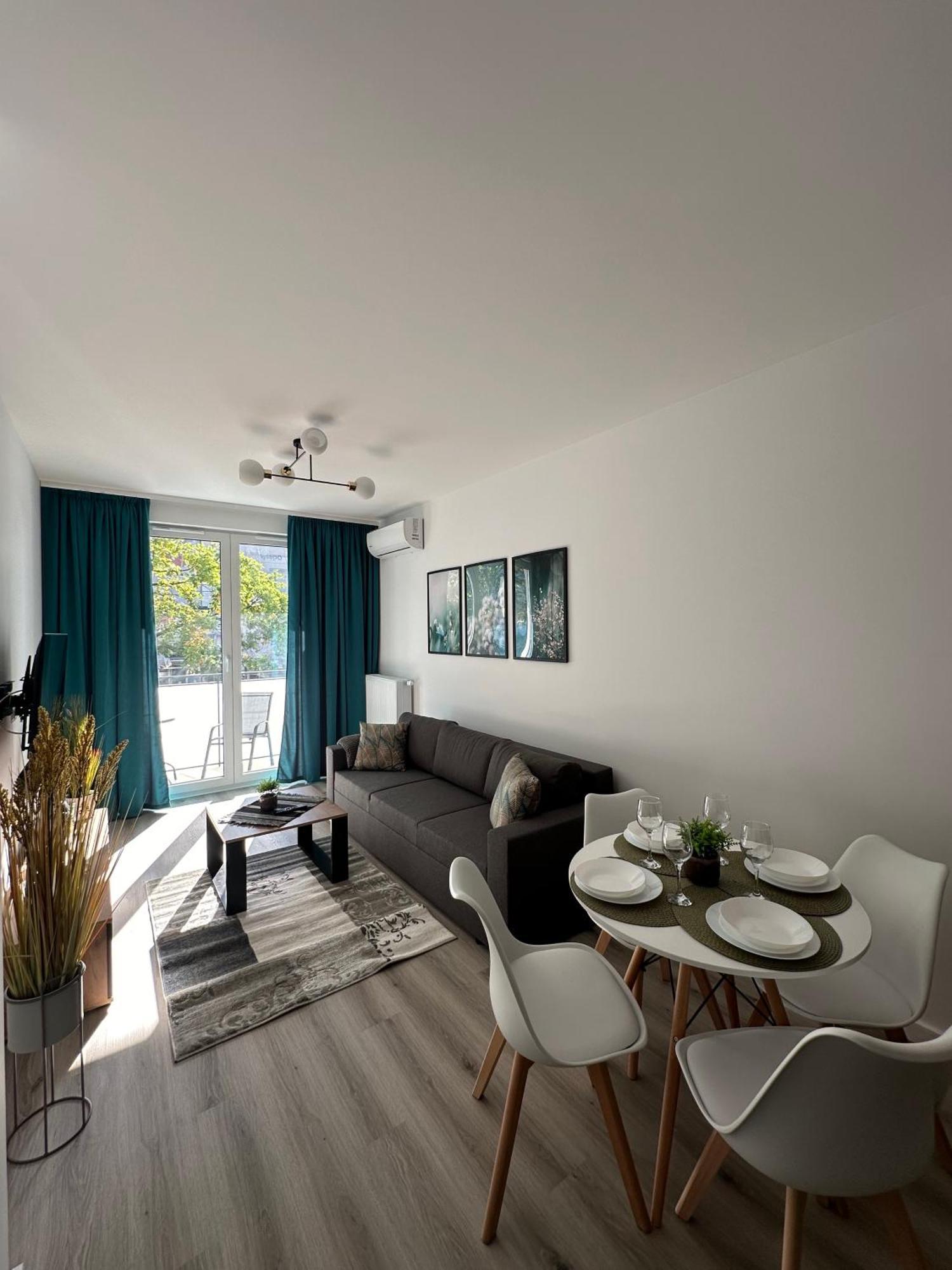 Skytravel 26 Apartament Pileckiego Nowy Dwor Mazowiecki Airport Modlin 24H Exterior foto